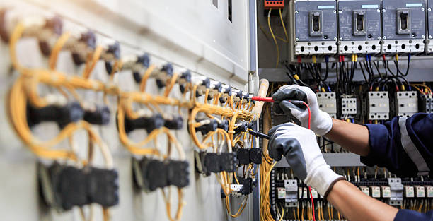 Professional Electrician technician working in Benton Harbor, MI